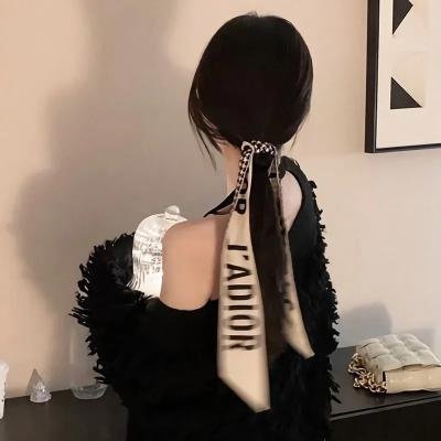 读爱情小说的老人